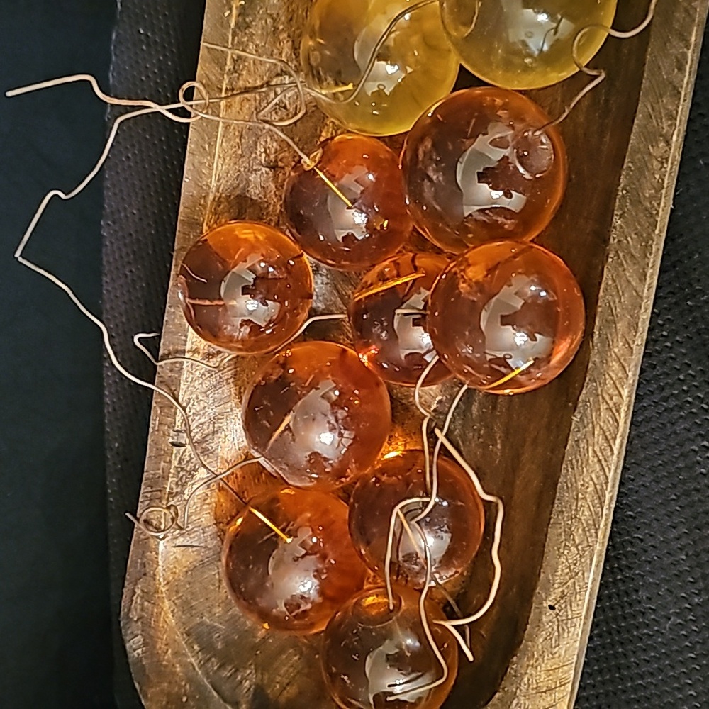 Lucite Grapes - Picture 2 of 6